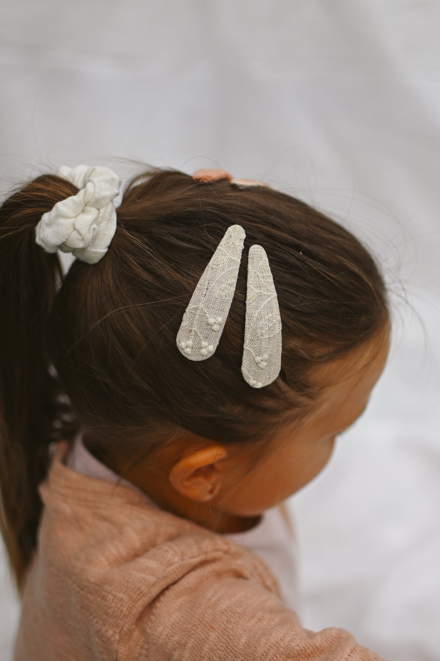 Špangice beige embroidered
