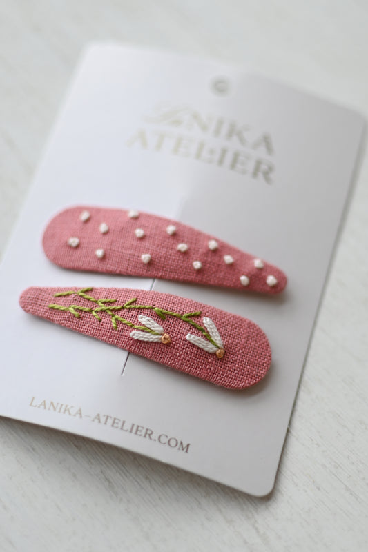 Salmon pink flower + dots