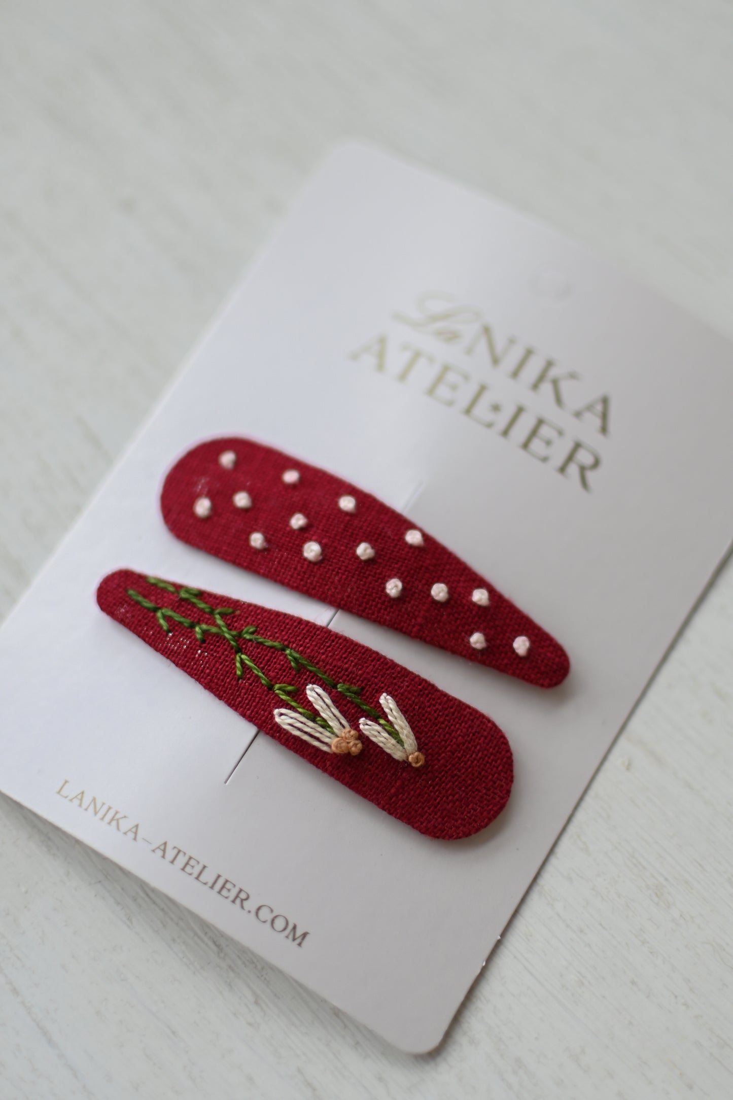 Špangice burgundy red flowers+dots