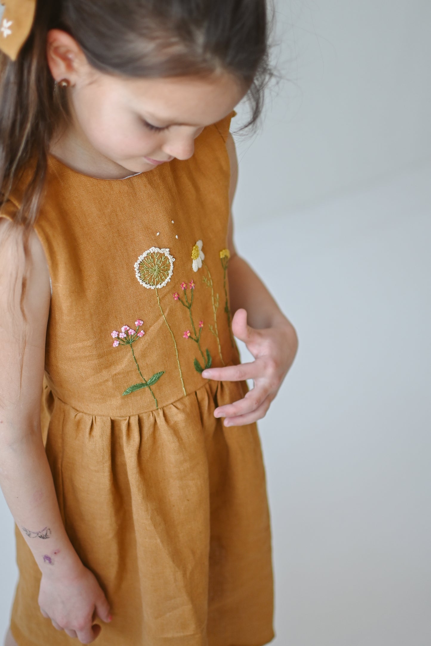 Oblekica Wildflowers Ruffles