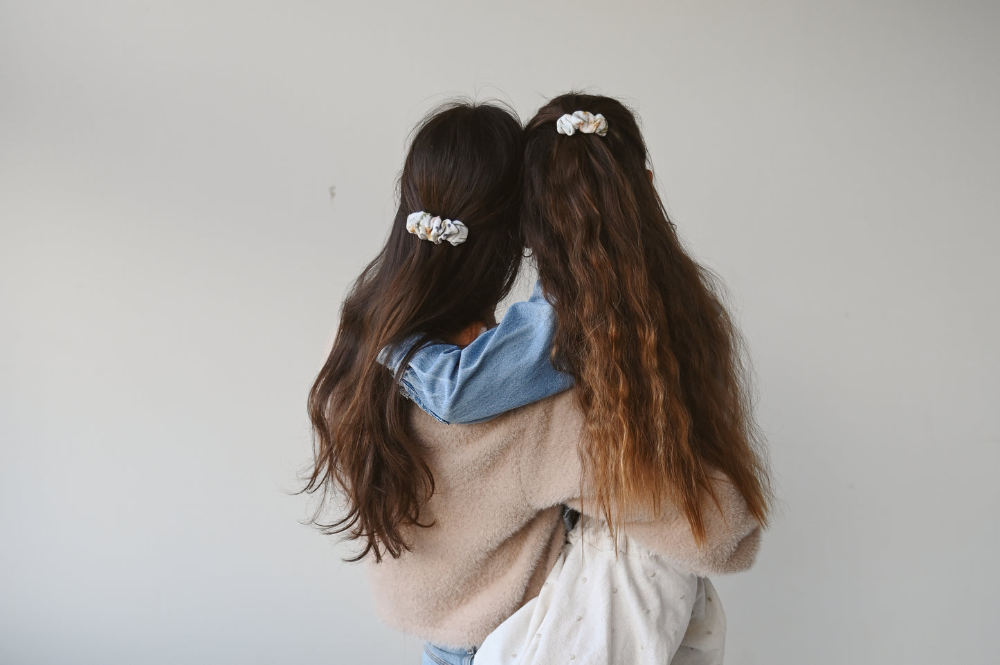 Scrunchie špangice grey 8 cm