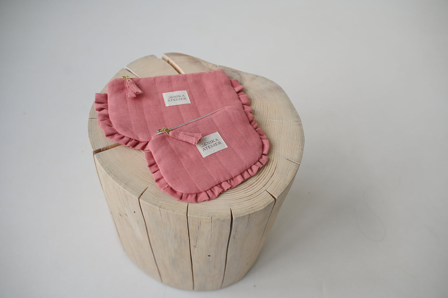 Lanena mini torbica z volančki