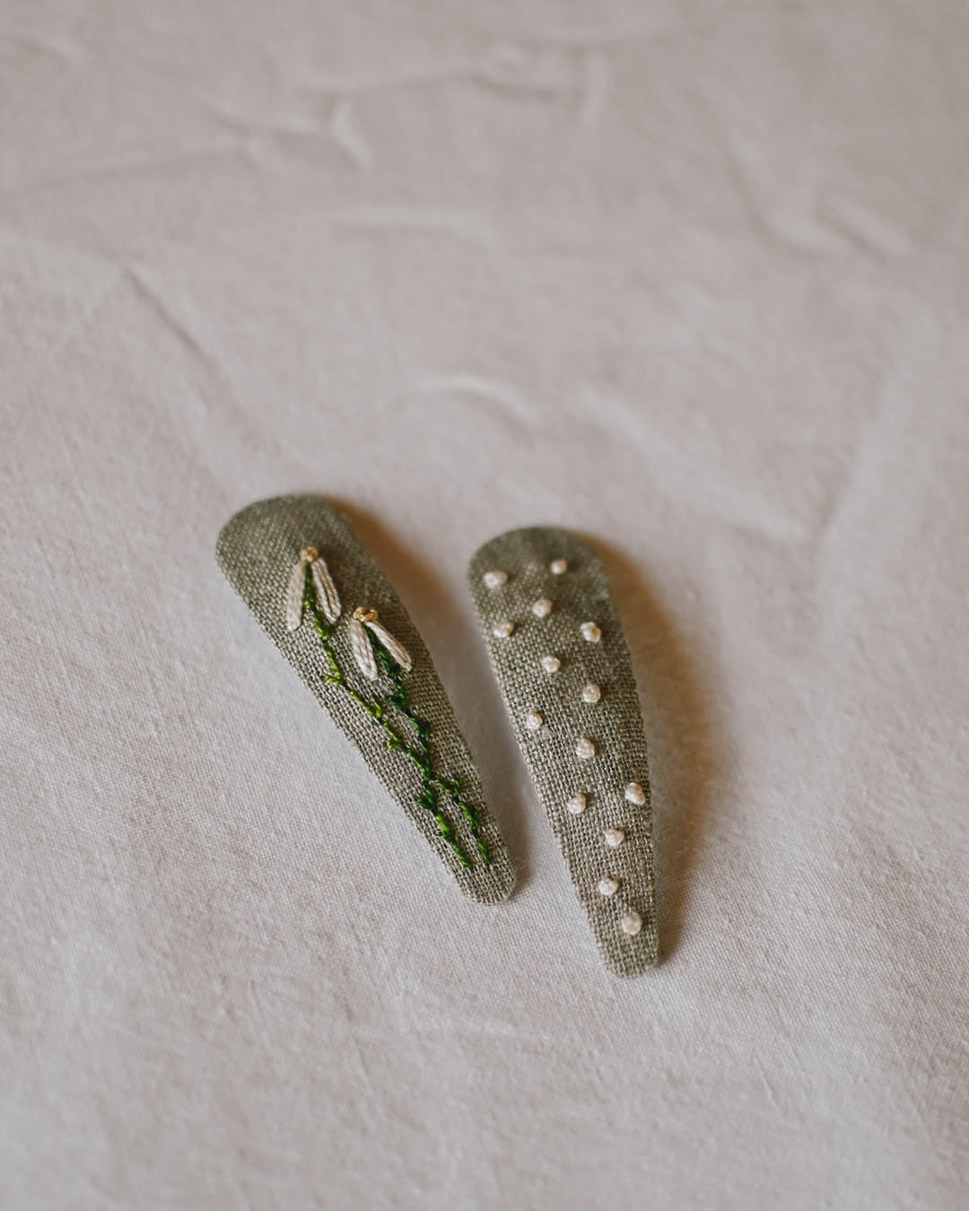 Špangice natur linen flower+ dots