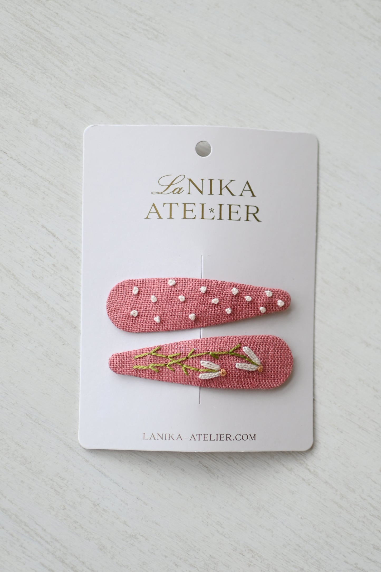 Salmon pink flower + dots