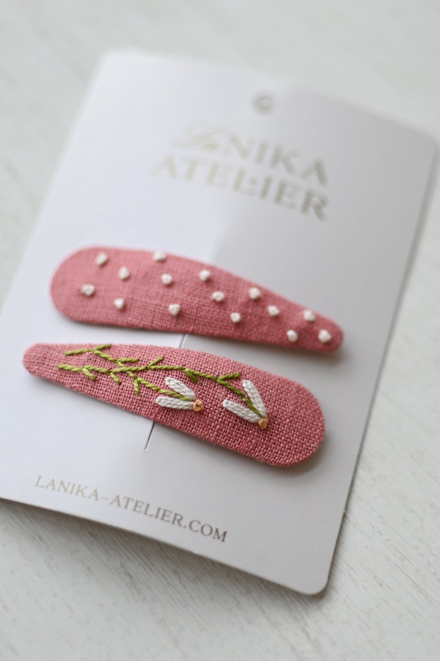 Salmon pink flower + dots