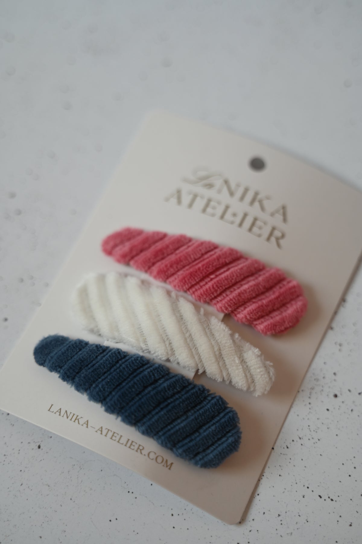 Špangice Fluffy: bela, pink, temno modra