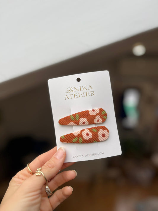 Špangice ribbed terracotta flowers