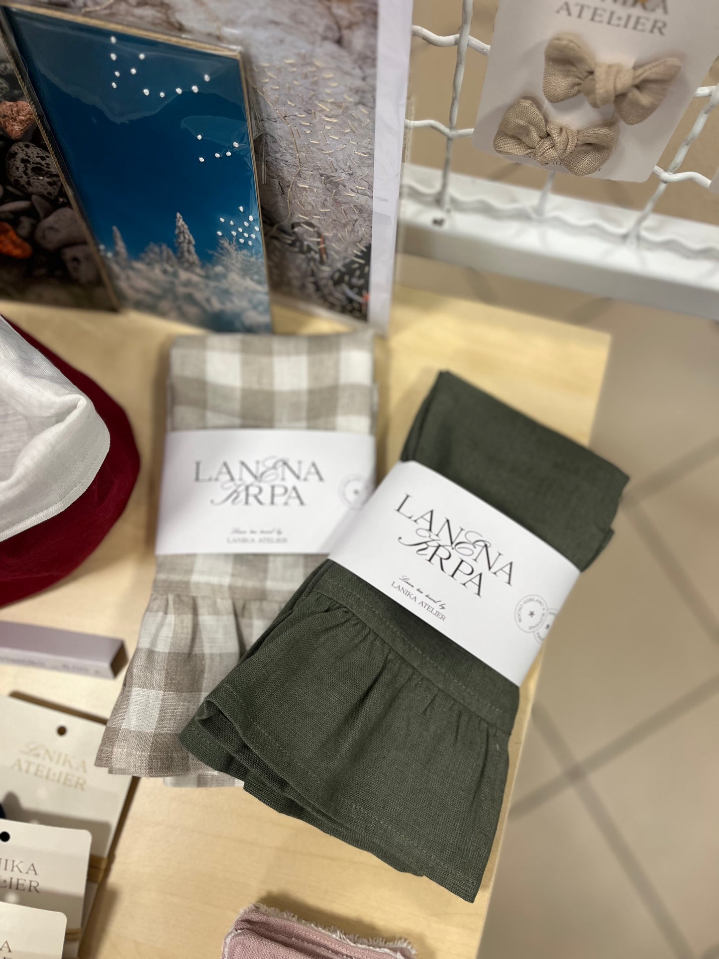 Lanena krpa z volančki