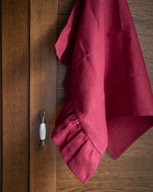 Lanena krpa z volančki