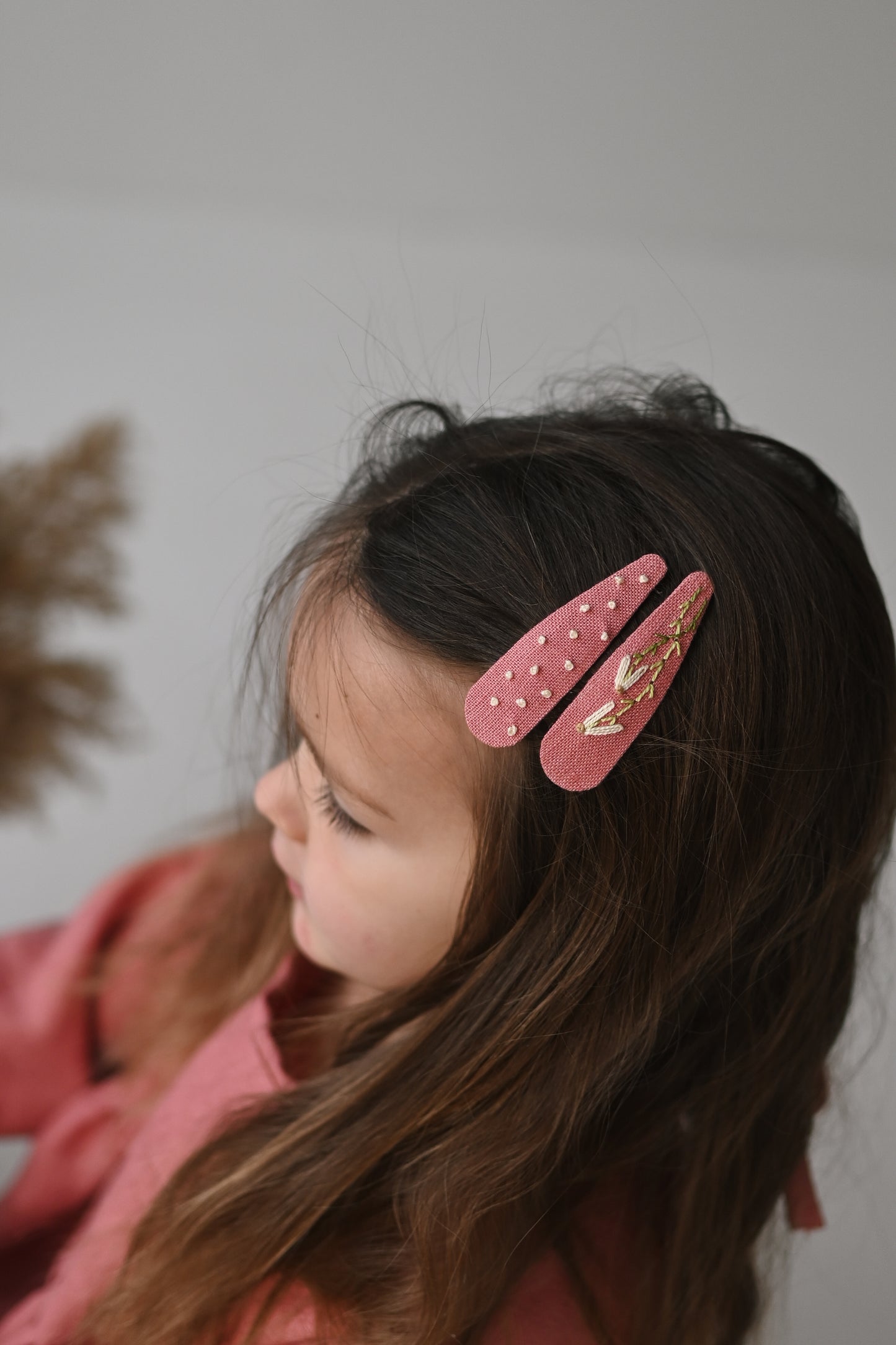 Salmon pink flower + dots