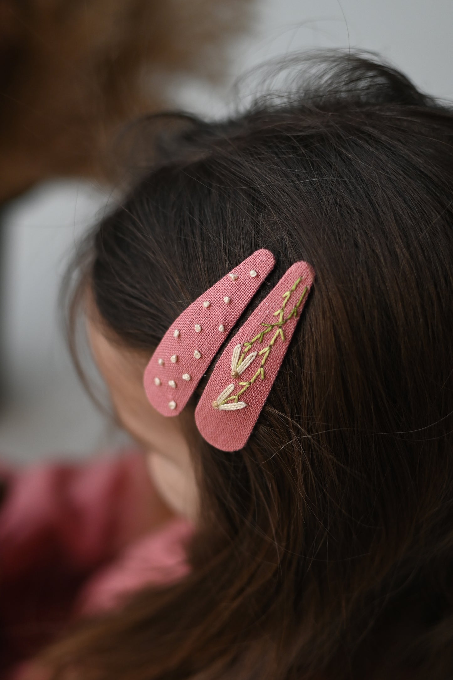 Salmon pink flower + dots