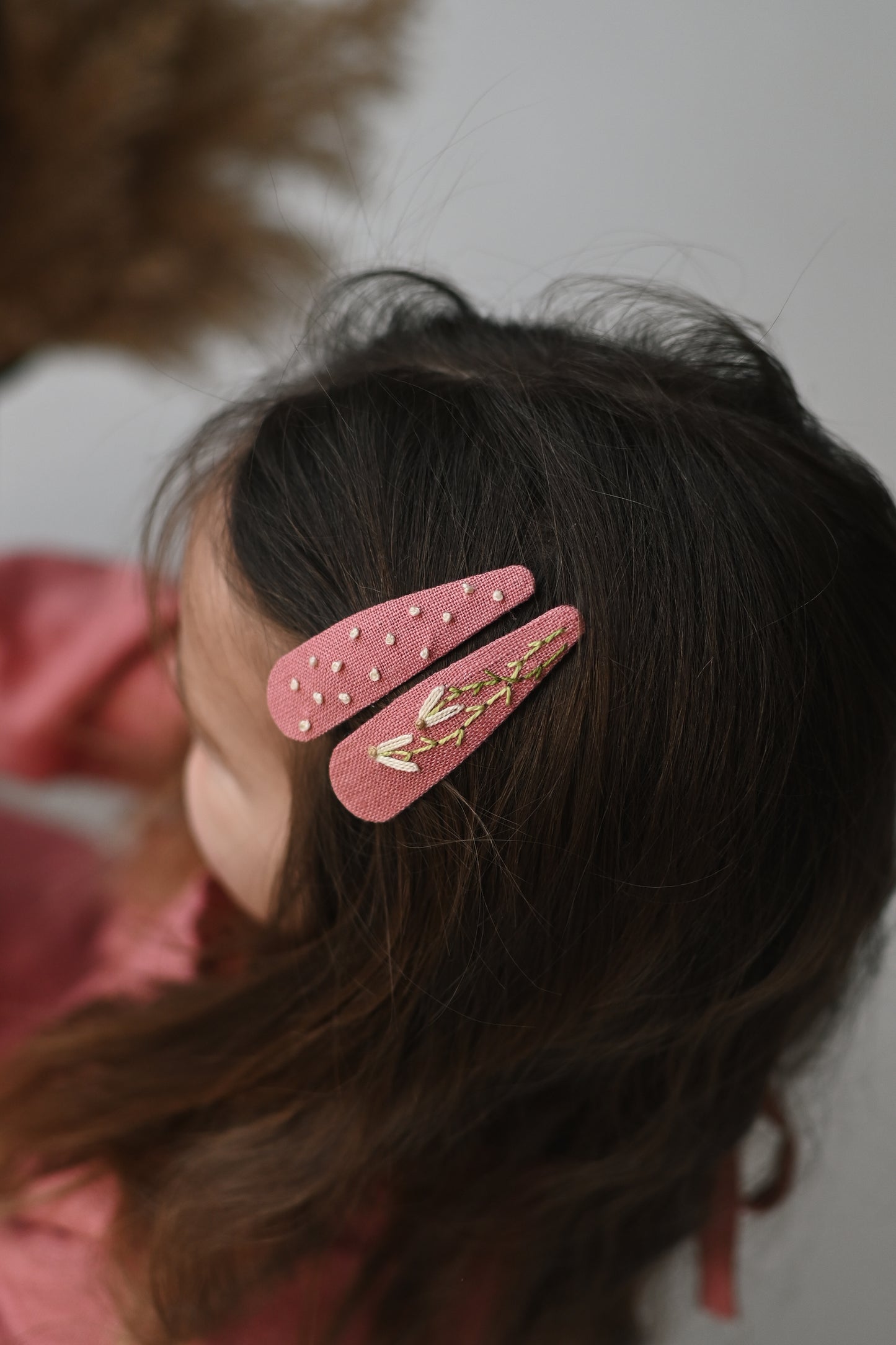 Salmon pink flower + dots