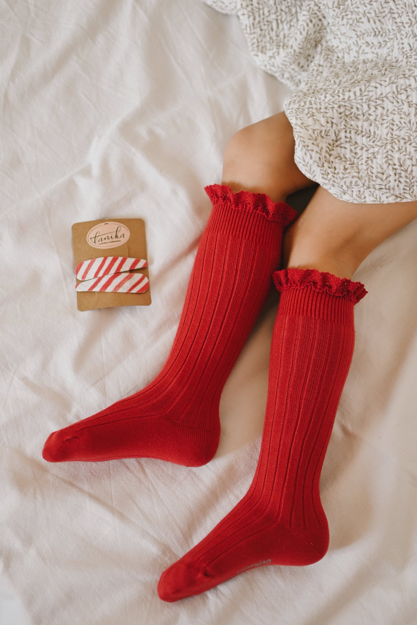 Darilni komplet: nogavičke Josephine + red stripes špangice