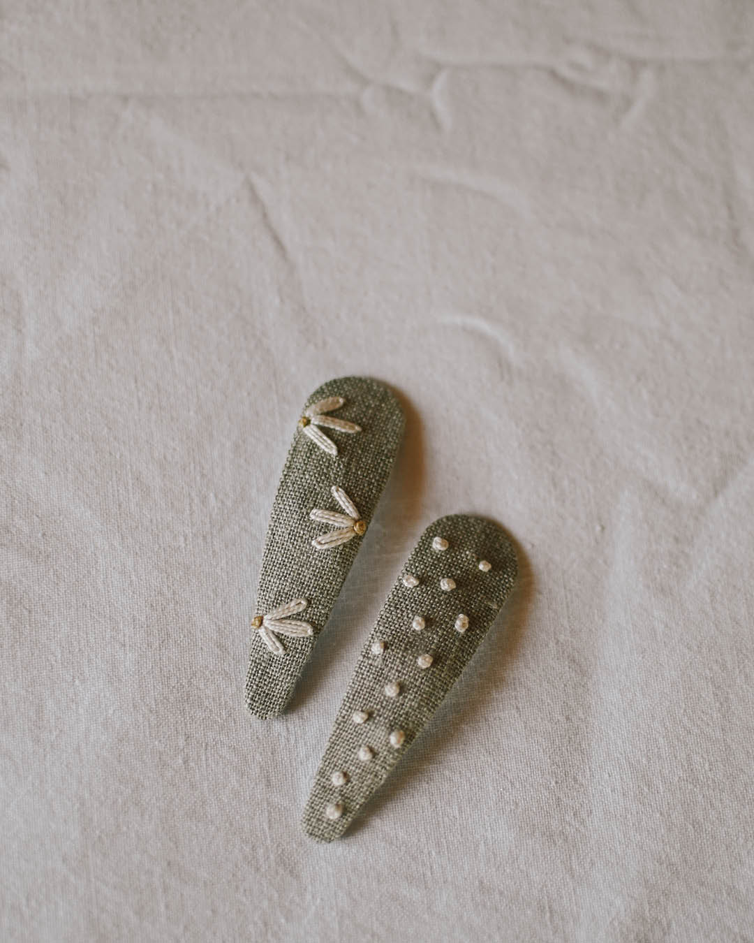 Špangice natur linen bloom + dots